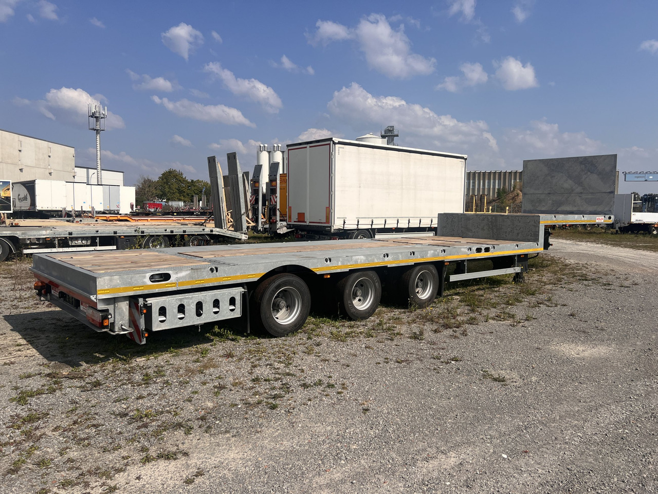 Möslein ST 3 Plato 8,7 3 Achs Satteltieflader Plato 45 t GGfür Fertigteile, Baumaschinen - Low loader semi-trailer: picture 3 Möslein ST 3 Plato 8,7 3 Achs Satteltieflader Plato 45 t GGfür Fertigteile, Baumaschinen - Low loader semi-trailer: picture 3