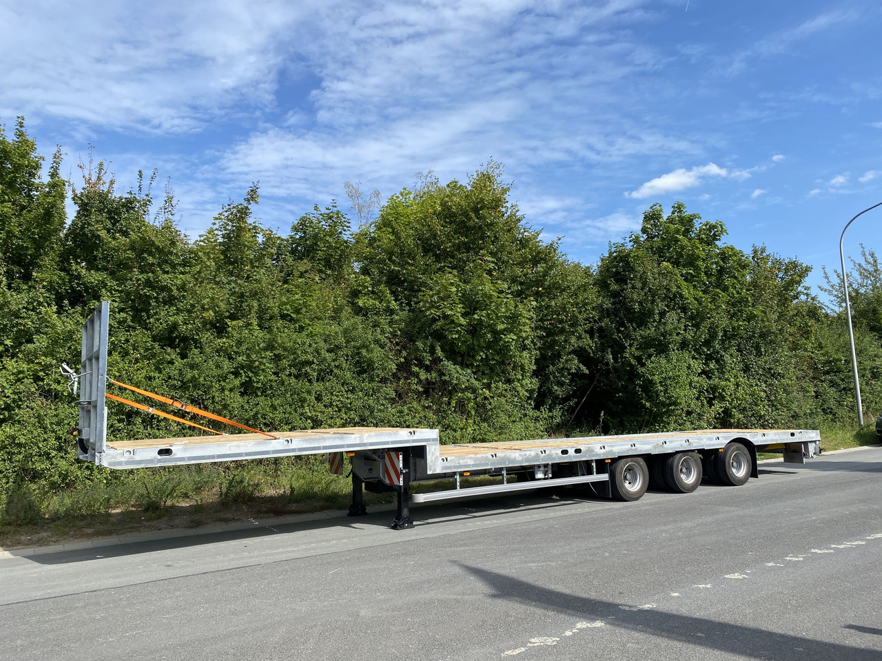 Möslein ST 3-Plato 9,4 3 Achs Satteltieflader Plato 45 t GGfür Fertigteile, Baumaschinen oder Container - Low loader semi-trailer: picture 1 Möslein ST 3-Plato 9,4 3 Achs Satteltieflader Plato 45 t GGfür Fertigteile, Baumaschinen oder Container - Low loader semi-trailer: picture 1