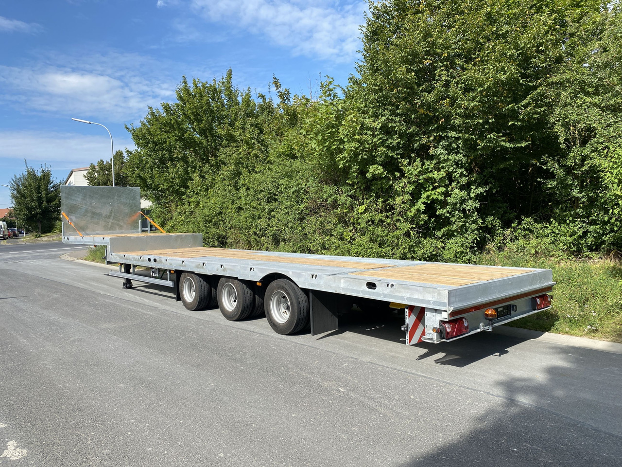 Möslein ST 3-Plato 9,4 3 Achs Satteltieflader Plato 45 t GGfür Fertigteile, Baumaschinen oder Container - Low loader semi-trailer: picture 2 Möslein ST 3-Plato 9,4 3 Achs Satteltieflader Plato 45 t GGfür Fertigteile, Baumaschinen oder Container - Low loader semi-trailer: picture 2