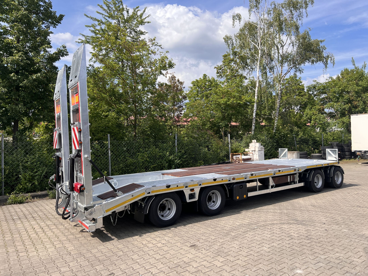 New Low loader trailer for transportation of heavy machinery Möslein T4 VB H1 gerade  neuer 4 Achs Tieflader gerade hydraulischen Rampen: picture 6