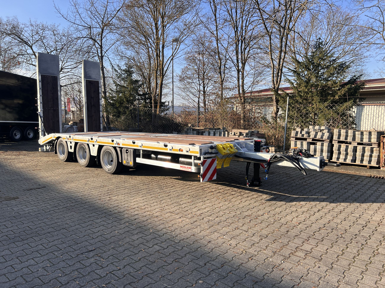 Möslein TT 32 Zugrohr gerade 34 t GG Tridem- Tieflader 3 Achs, gelenktNeufahrzeug - Low loader trailer: picture 5 Möslein TT 32 Zugrohr gerade 34 t GG Tridem- Tieflader 3 Achs, gelenktNeufahrzeug - Low loader trailer: picture 5