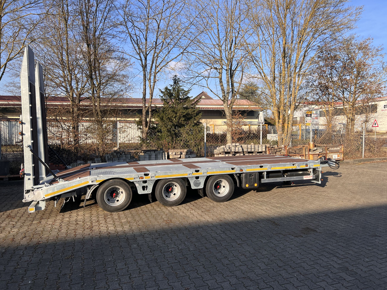 New Low loader trailer for transportation of heavy machinery Möslein TT 32 Zugrohr gerade  34 t GG Tridem- Tieflader 3 Achs, gelenktNeufahrzeug: picture 7