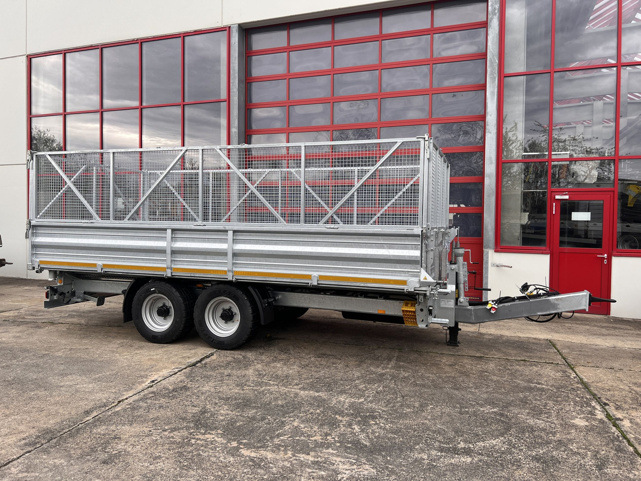 Möslein TTD 11 Breite Reifen 5,70 lang Kipper Tieflader, Breite Reifen, 5,70 m lang-- Neufahrzeug -- - Tipper trailer: picture 1 Möslein TTD 11 Breite Reifen 5,70 lang Kipper Tieflader, Breite Reifen, 5,70 m lang-- Neufahrzeug -- - Tipper trailer: picture 1