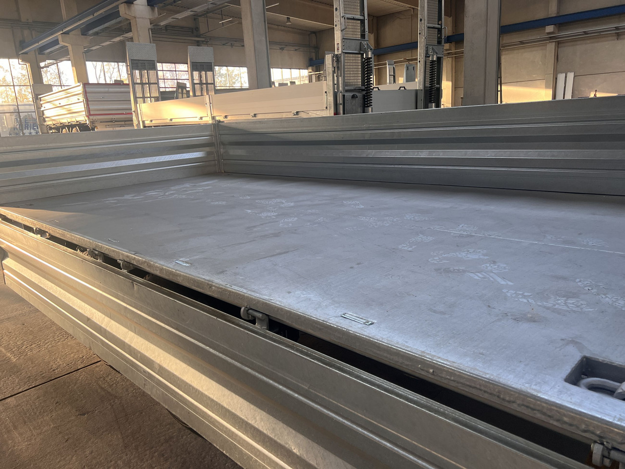 Möslein TTD 14 5,70 m 14 t Kipper Tieflader 5,70 m lang, Breite Reifen-- Neufahrzeug -- - Tipper trailer: picture 4 Möslein TTD 14 5,70 m 14 t Kipper Tieflader 5,70 m lang, Breite Reifen-- Neufahrzeug -- - Tipper trailer: picture 4