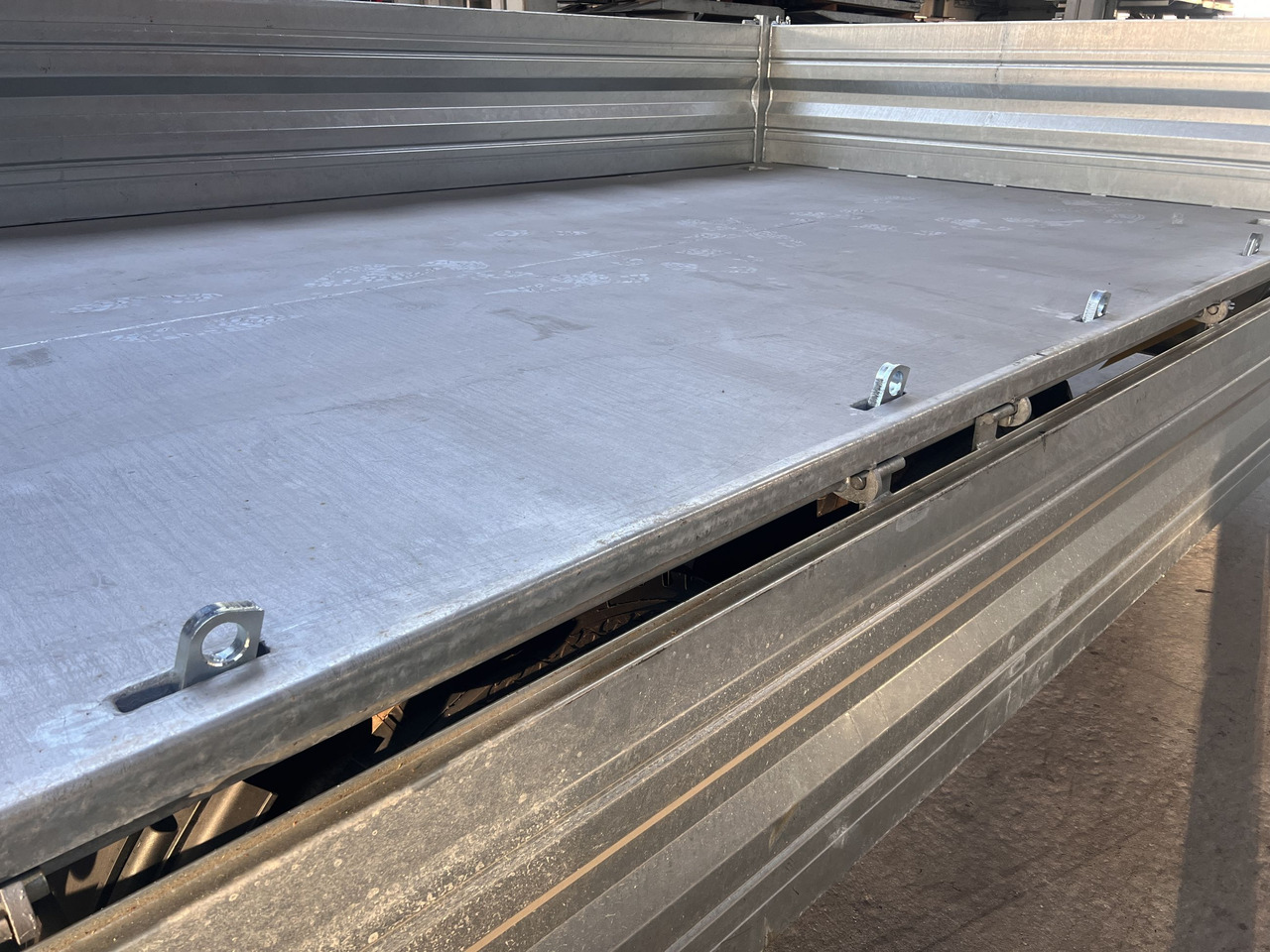 Möslein TTD 14 5,70 m 14 t Tandem- Kipper Tieflader 5,70 m lang, Breite Reifen-- Neufahrzeug -- - Tipper trailer: picture 2 Möslein TTD 14 5,70 m 14 t Tandem- Kipper Tieflader 5,70 m lang, Breite Reifen-- Neufahrzeug -- - Tipper trailer: picture 2