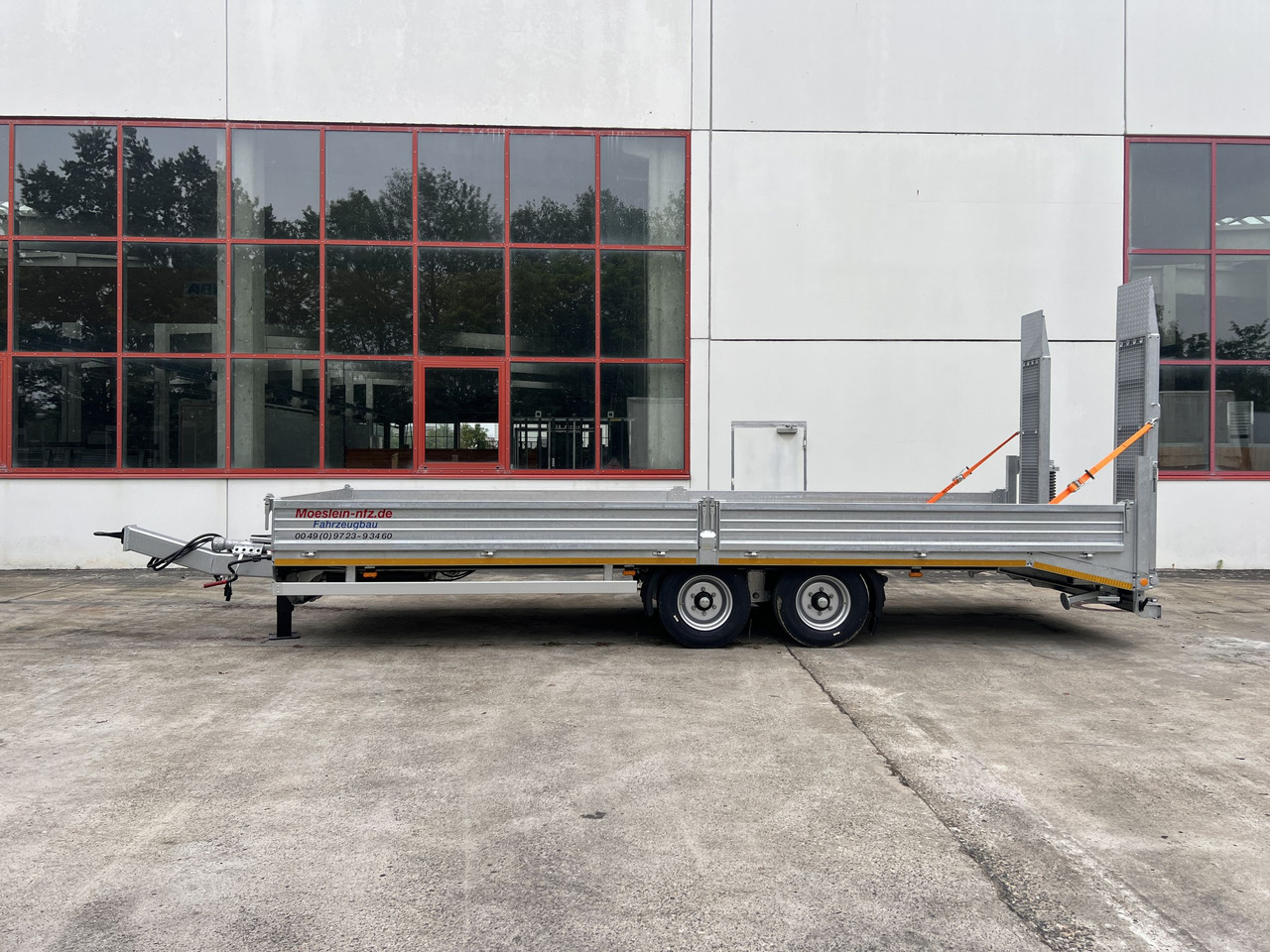 Möslein TTT 11- 7,28 Neuer Tandemtieflader, 7,28 m Ladefläche - Low loader trailer: picture 4 Möslein TTT 11- 7,28 Neuer Tandemtieflader, 7,28 m Ladefläche - Low loader trailer: picture 4