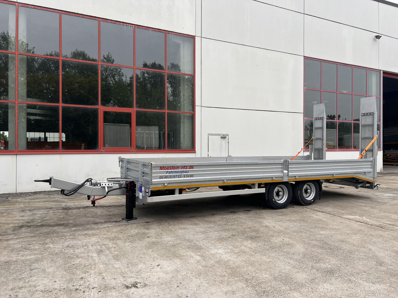 Möslein TTT 11- 7,28 Neuer Tandemtieflader, 7,28 m Ladefläche - Low loader trailer: picture 1 Möslein TTT 11- 7,28 Neuer Tandemtieflader, 7,28 m Ladefläche - Low loader trailer: picture 1