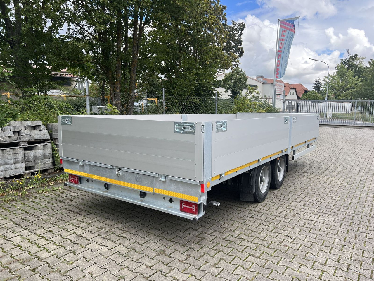 Dropside/ Flatbed trailer Möslein  Tandem Pritsche- Tieflader mit Rungentaschen: picture 6