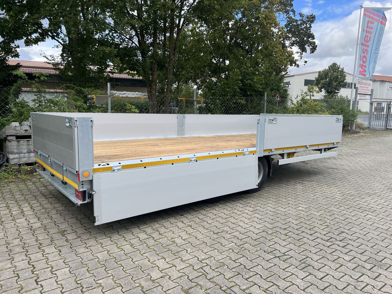Dropside/ Flatbed trailer Möslein  Tandem Pritsche- Tieflader mit Rungentaschen: picture 8