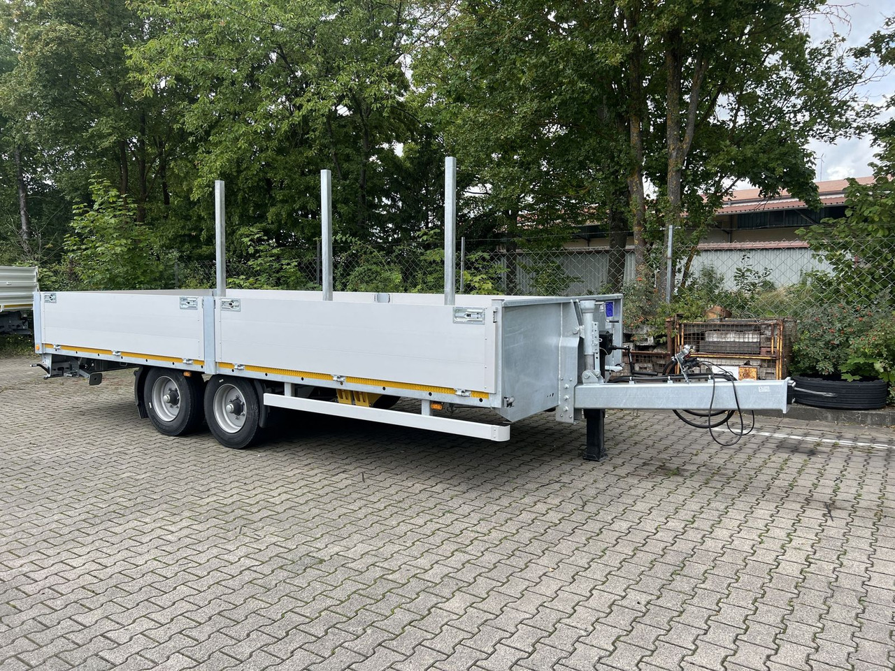 Dropside/ Flatbed trailer Möslein  Tandem Pritsche- Tieflader mit Rungentaschen: picture 13