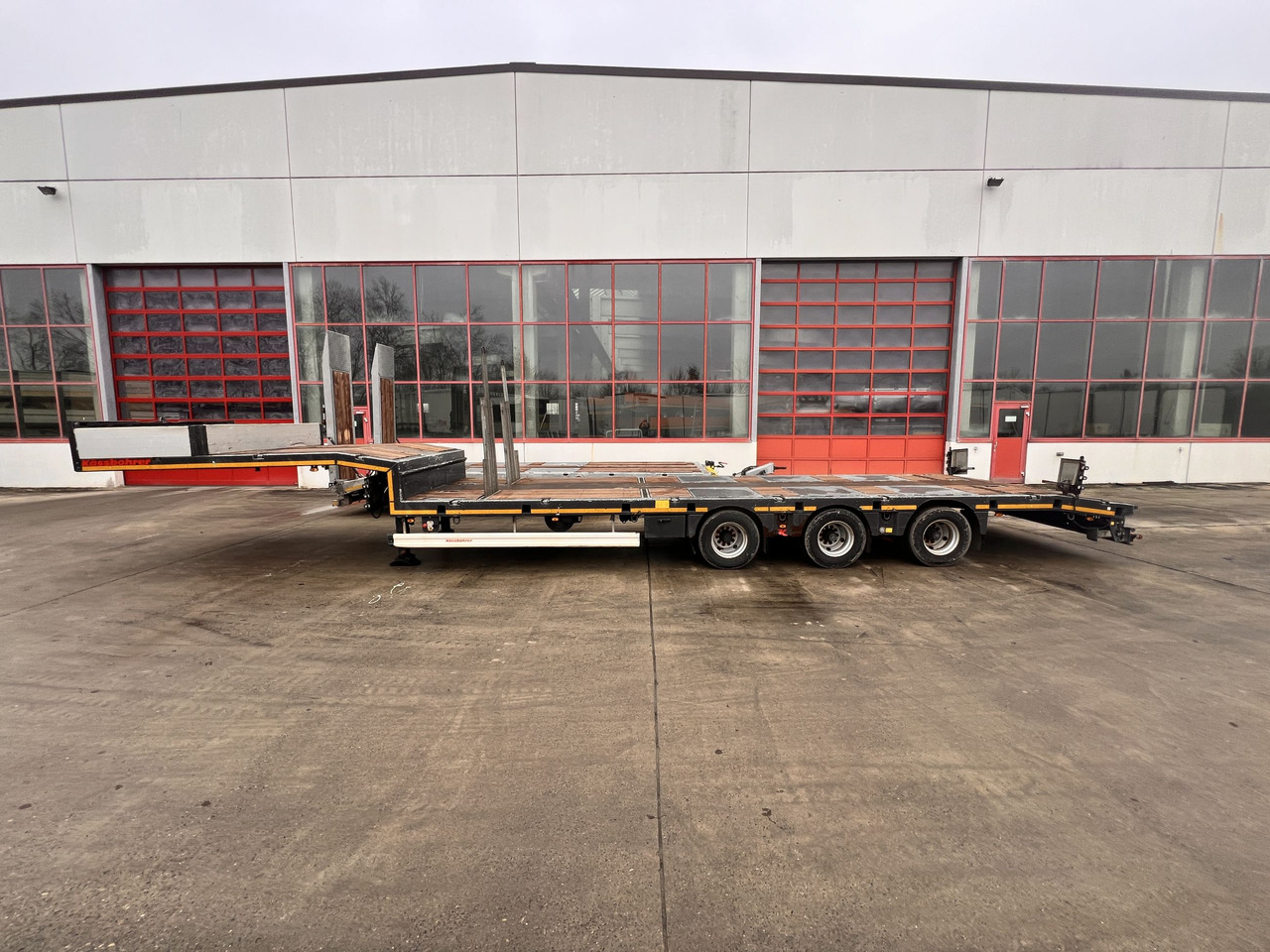 T3 3 Achs Satteltieflader - Low loader semi-trailer: picture 1 T3 3 Achs Satteltieflader - Low loader semi-trailer: picture 1