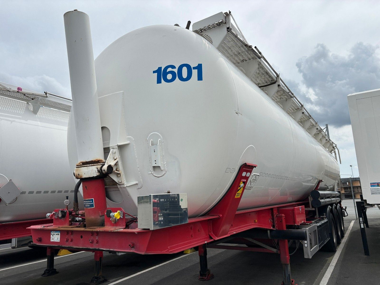 Feldbinder KIP 60.3 E-Hydraulik - Silo semi-trailer: picture 1 Feldbinder KIP 60.3 E-Hydraulik - Silo semi-trailer: picture 1