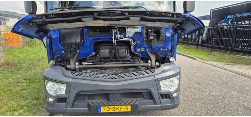 Tractor unit Mercedes-Benz Actros 1833: picture 12