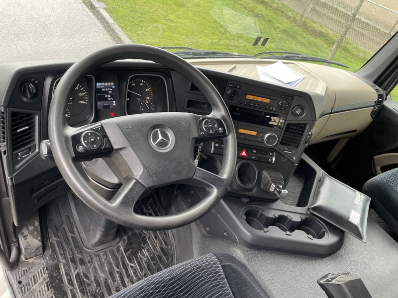 Interior photo 2: Tractor unit Mercedes-Benz Actros 1836 L 2-2014 bj 831.000 km Interior photo 2: Tractor unit Mercedes-Benz Actros 1836 L 2-2014 bj 831.000 km