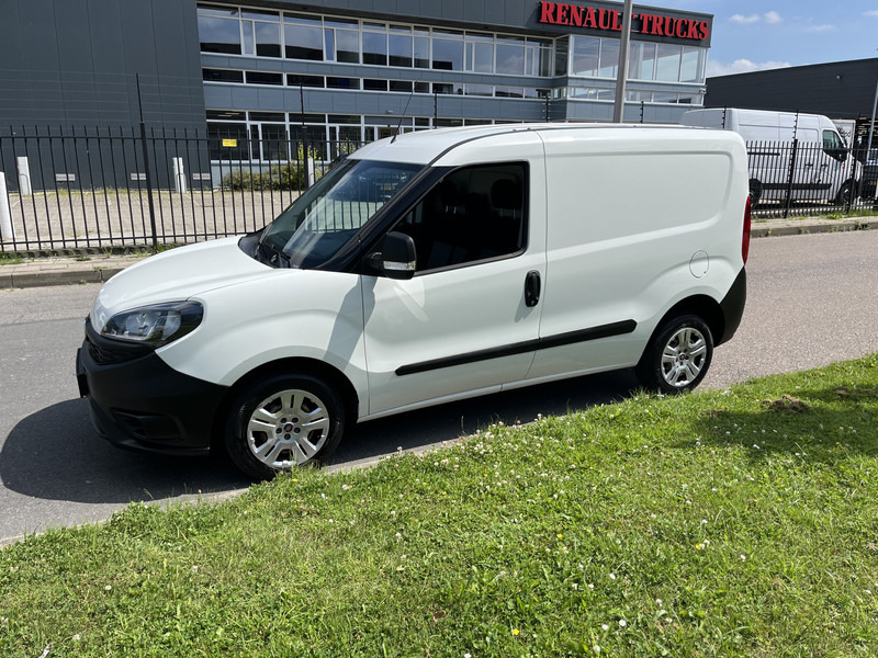 Small van Fiat Doblò 1.6 Ecojet , 100 pk, Airco, Nav,: picture 1