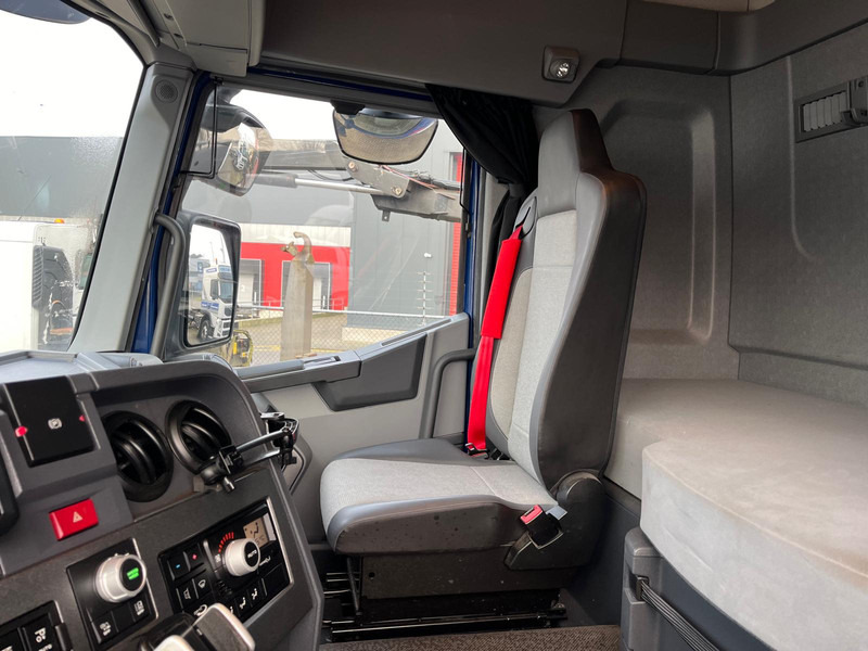 Box truck Renault T-11 SLEEPERCAB 380 P6X2 COMFORT: picture 16