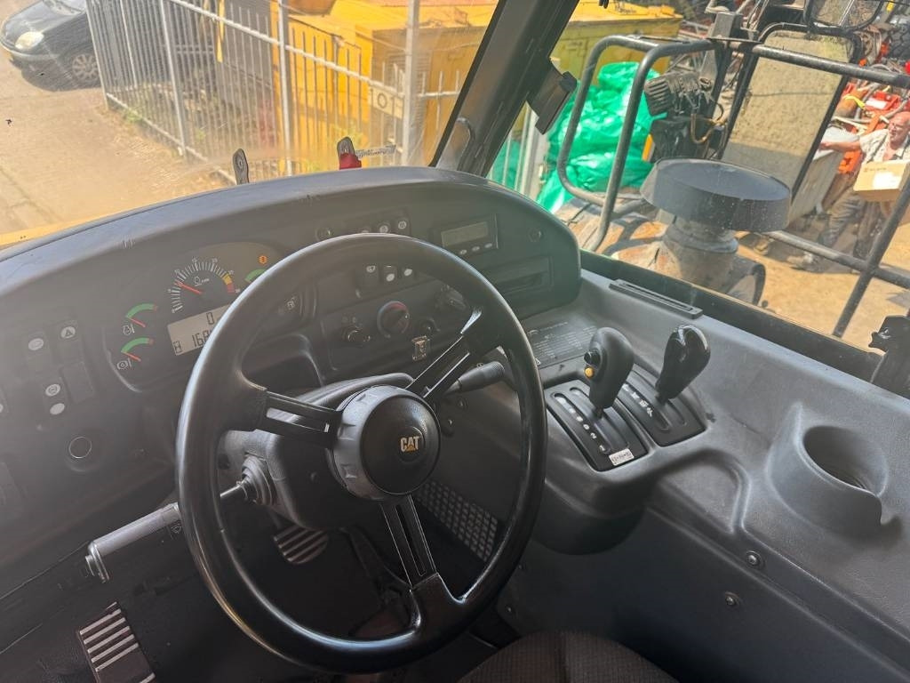 Rigid dumper/ Rock truck CAT 770: picture 11 Rigid dumper/ Rock truck CAT 770: picture 11