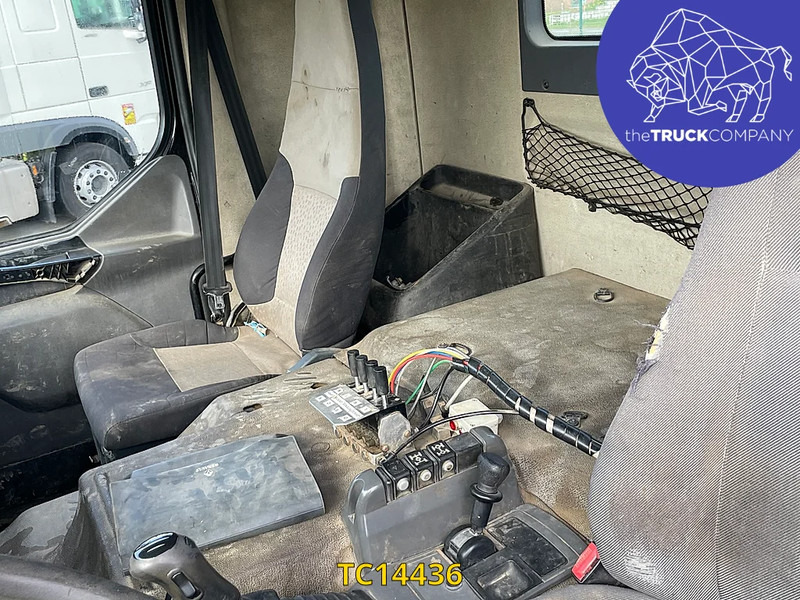 Renault Kerax 370 - Container transporter/ Swap body truck: picture 3 Renault Kerax 370 - Container transporter/ Swap body truck: picture 3