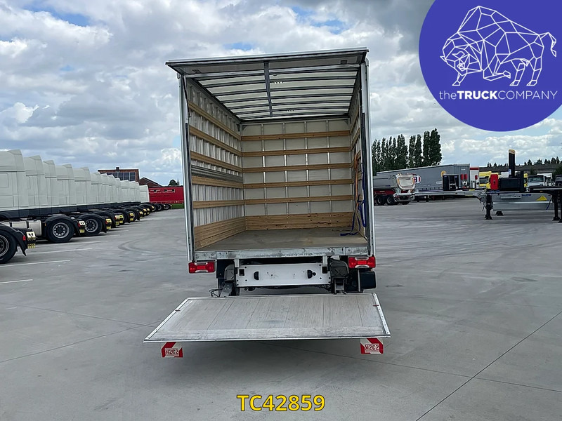 Volkswagen Crafter 2.0 TDI BOX + LIFT - Box van: picture 1 Volkswagen Crafter 2.0 TDI BOX + LIFT - Box van: picture 1