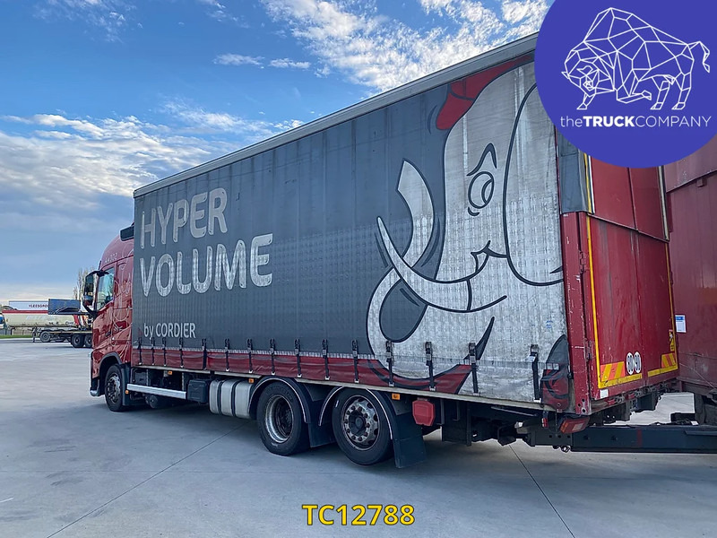 Volvo FH 500 - Curtainsider truck: picture 2 Volvo FH 500 - Curtainsider truck: picture 2