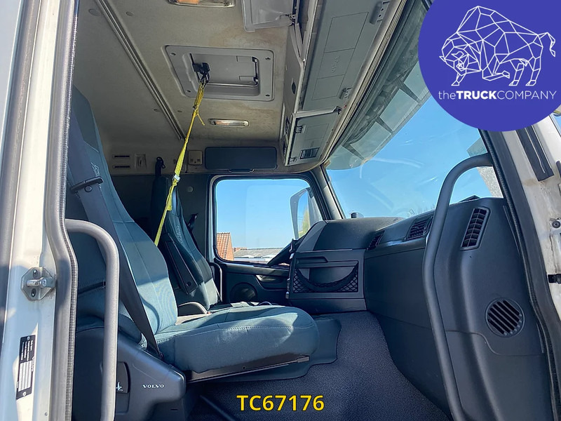 Refrigerator truck Volvo FM 330: picture 6