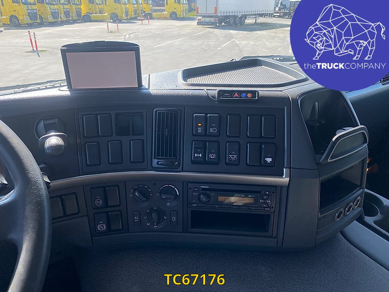 Refrigerator truck Volvo FM 330: picture 7