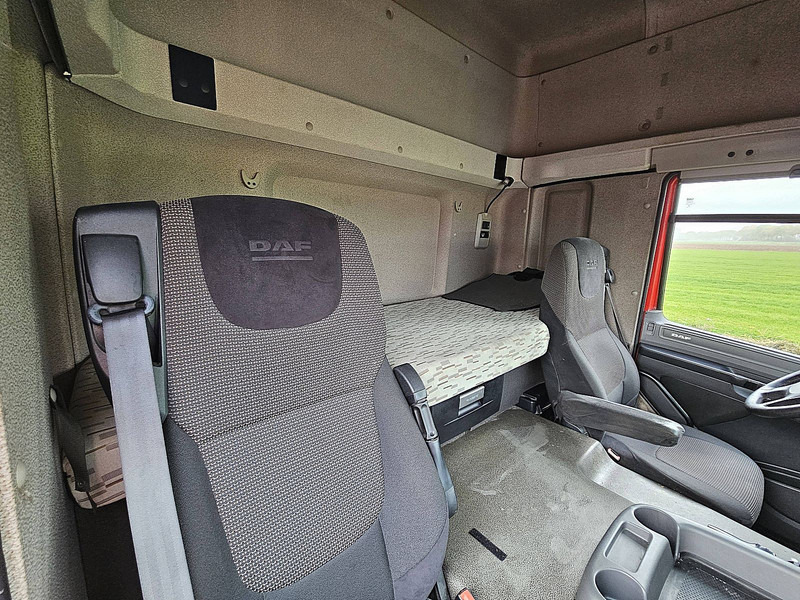 Curtainsider truck DAF CF 400: picture 13