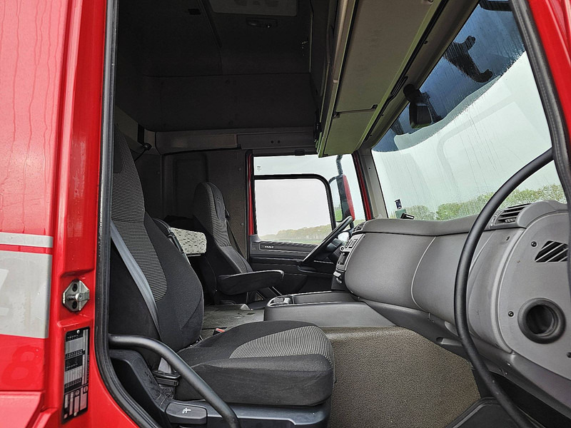 Curtainsider truck DAF CF 400: picture 7