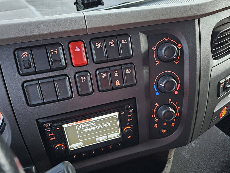 Curtainsider truck DAF LF 210 7.49T AIRCO LIFT: picture 10 Curtainsider truck DAF LF 210 7.49T AIRCO LIFT: picture 10