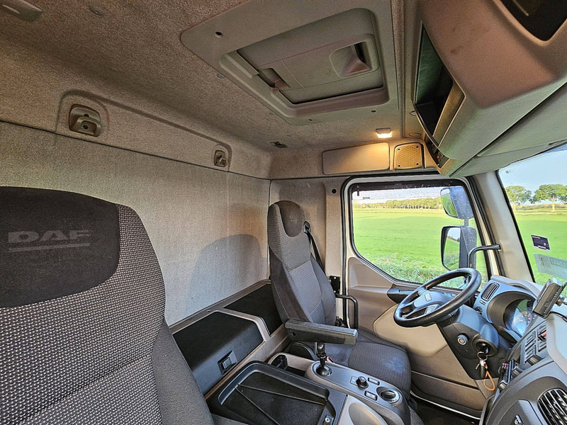 Interior photo 3: Refrigerator truck DAF LF 280 16T THERMOKING LIFT
