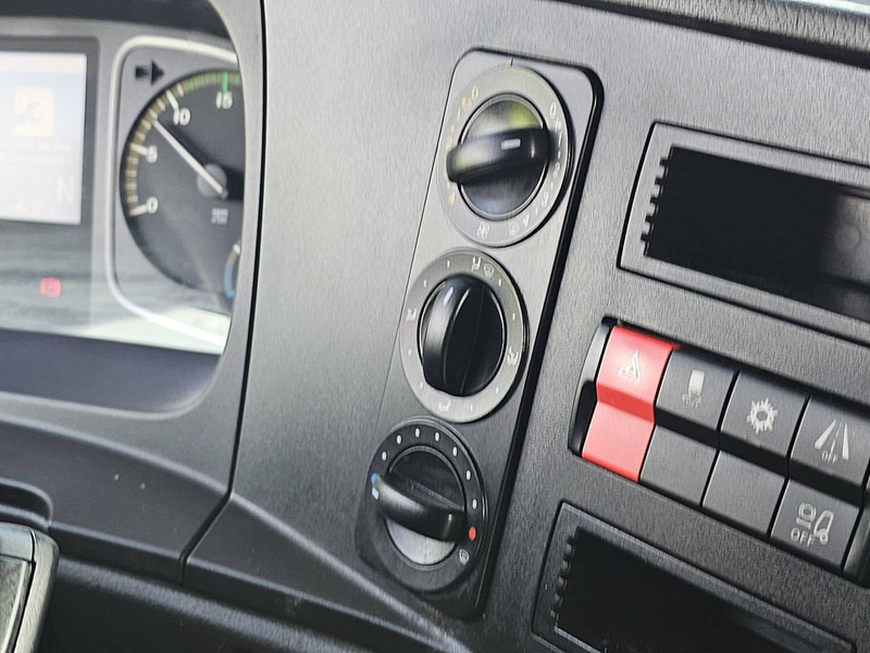 Refrigerator truck Mercedes-Benz ATEGO 824: picture 12