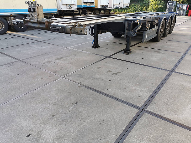 Container transporter/ Swap body semi-trailer Renders 3DFCST: picture 1