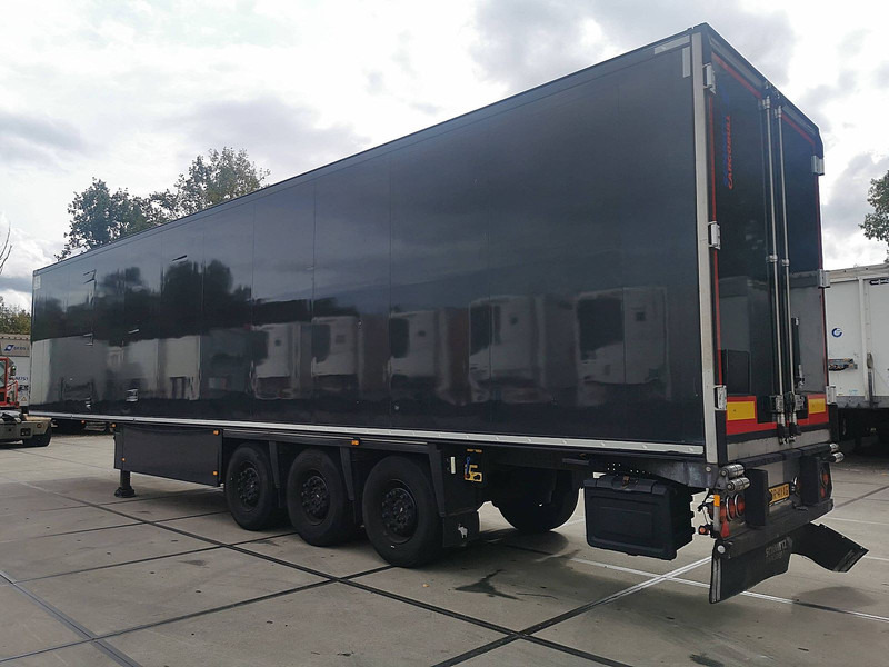 Schmitz Cargobull SKO 24 SCB LIFT AXLE BLACK - Refrigerator semi-trailer: picture 5 Schmitz Cargobull SKO 24 SCB LIFT AXLE BLACK - Refrigerator semi-trailer: picture 5