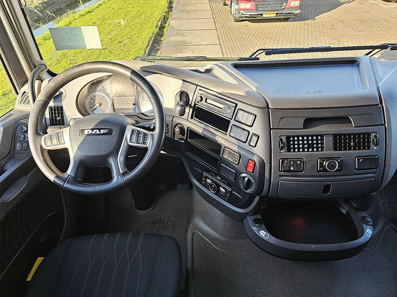 Interior photo 1: Tractor unit DAF XF 480 SSC LED 2X TANK