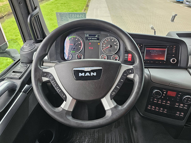 Interior photo 2: Tractor unit MAN 18.440 TGX XXL 2X TANK INTARDER