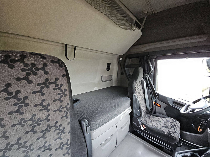 Tractor unit Scania R450: picture 15