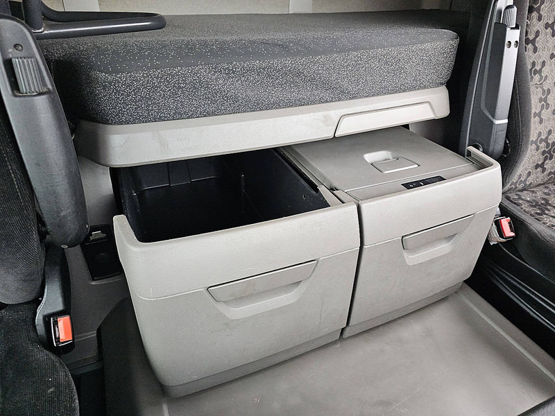 Tractor unit Scania R450: picture 13