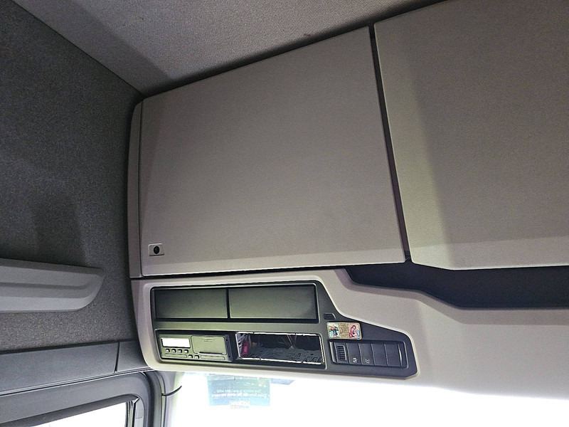 Tractor unit Scania R450: picture 12