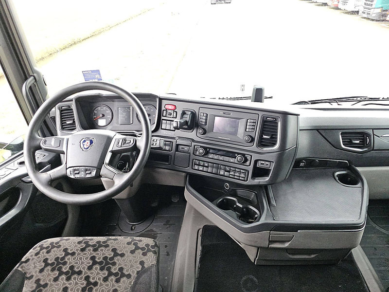 Tractor unit Scania R450: picture 8