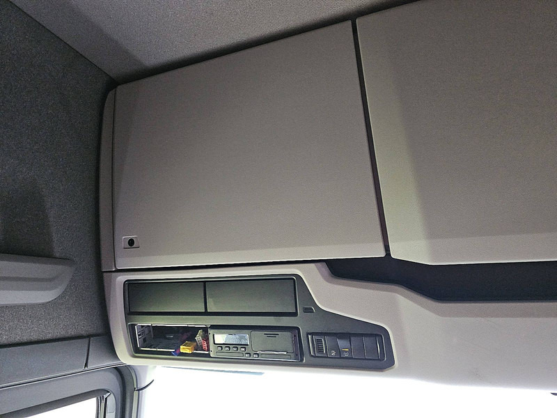 Tractor unit Scania R450: picture 10