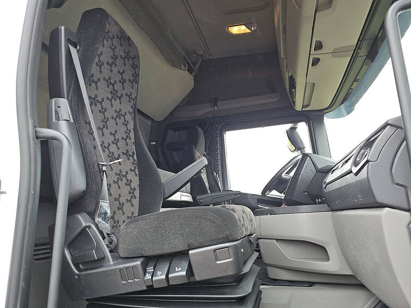 Tractor unit Scania R450: picture 7