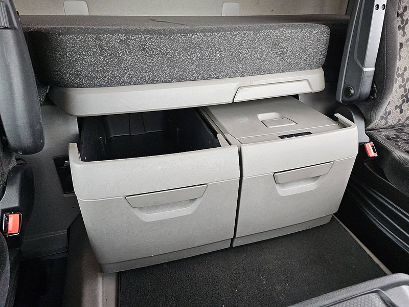 Tractor unit Scania R450: picture 13