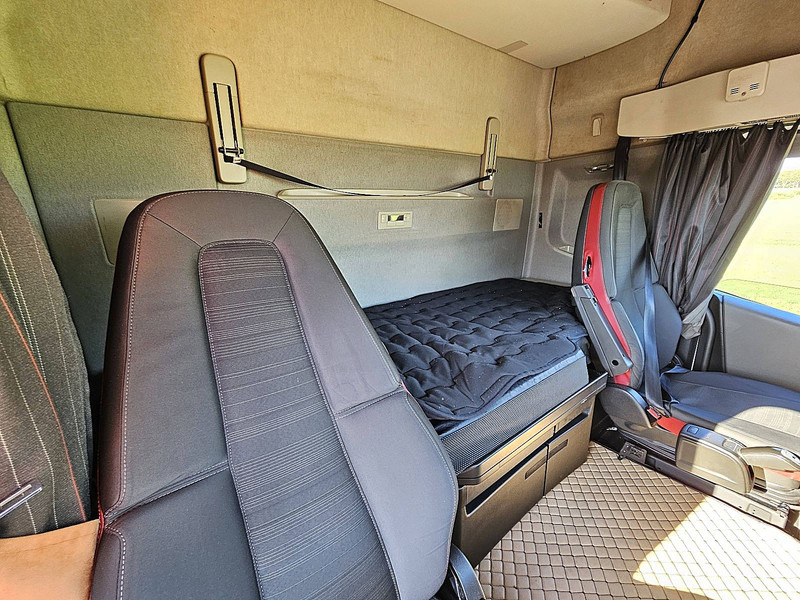 Tractor unit Volvo FH 500: picture 12