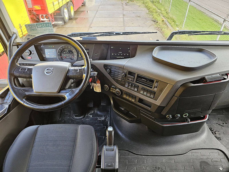 Interior photo 1: Refrigerator truck Volvo FH 500 Meatrails,Chereau,TK