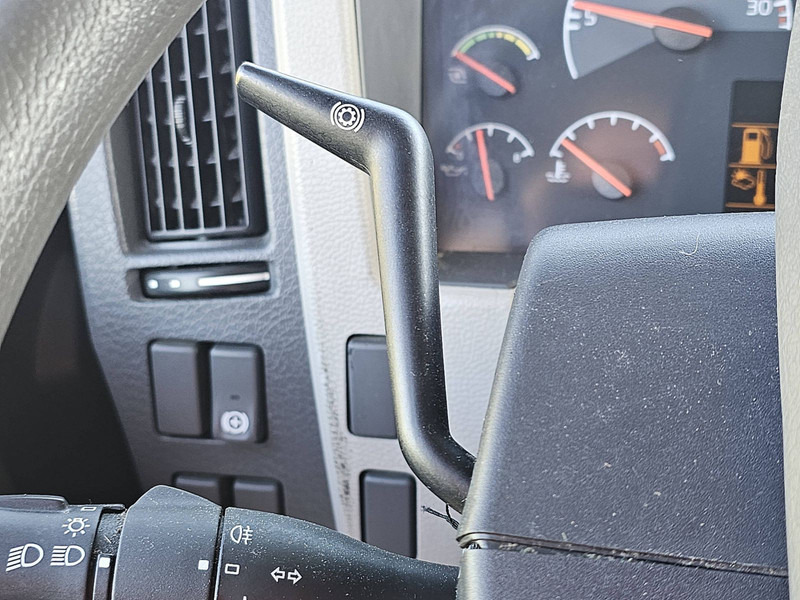 Refrigerator truck Volvo FL 240.12 AIRCO ISO BOX HEATER: picture 10 Refrigerator truck Volvo FL 240.12 AIRCO ISO BOX HEATER: picture 10