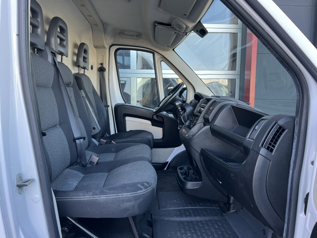 Interior photo 1: Refrigerated van Fiat Ducato 130 L5H2 Klimaaut. Kamera Pharma-Kühlung