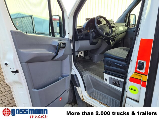 Mercedes-Benz Sprinter 316 KA 4x2, Rettungswagen - Panel van: picture 4 Mercedes-Benz Sprinter 316 KA 4x2, Rettungswagen - Panel van: picture 4