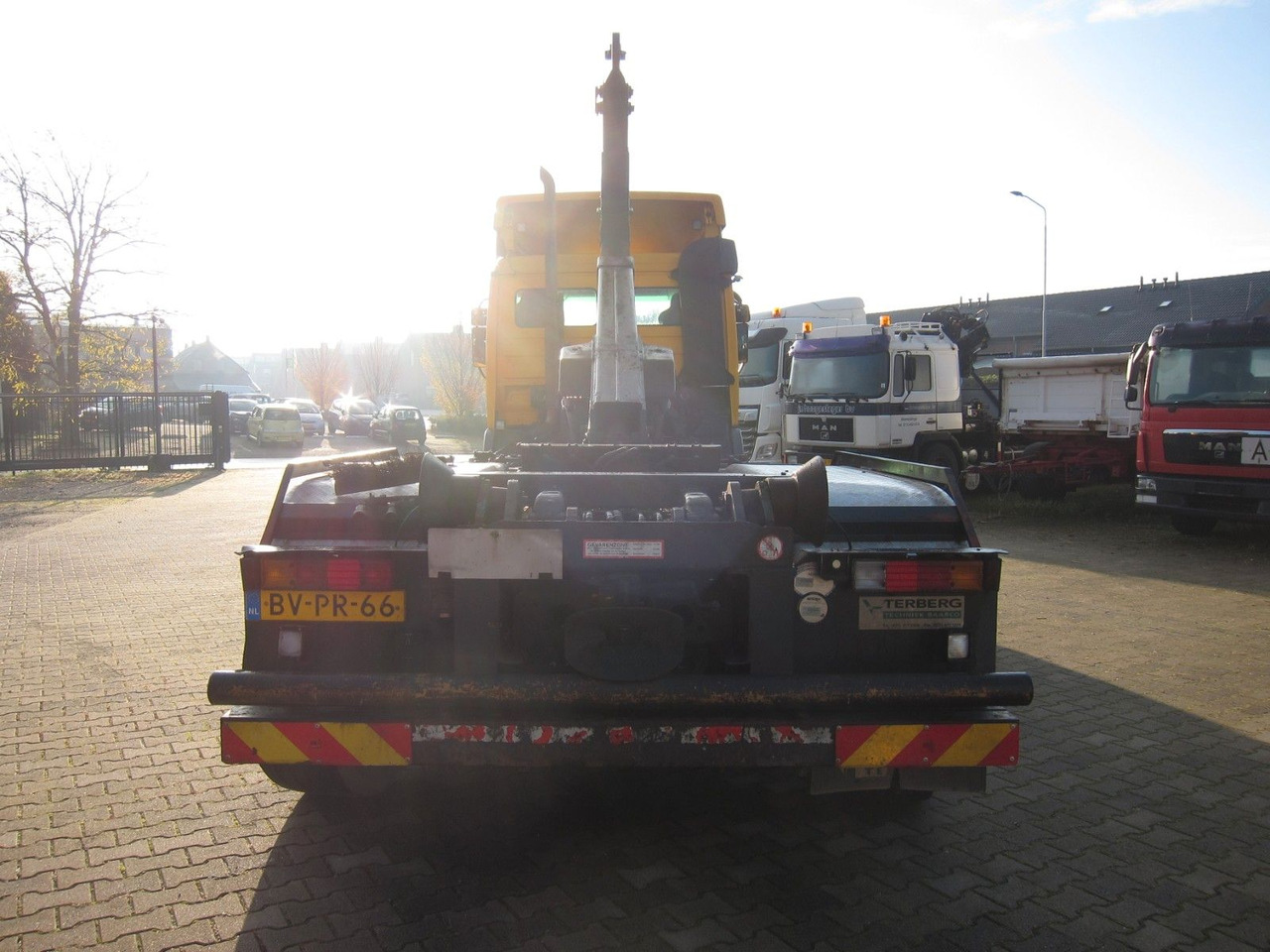 Mercedes-Benz Actros 2536 L 6X2*4 Hiab Multilift 470tkm - Hook lift truck: picture 5 Mercedes-Benz Actros 2536 L 6X2*4 Hiab Multilift 470tkm - Hook lift truck: picture 5