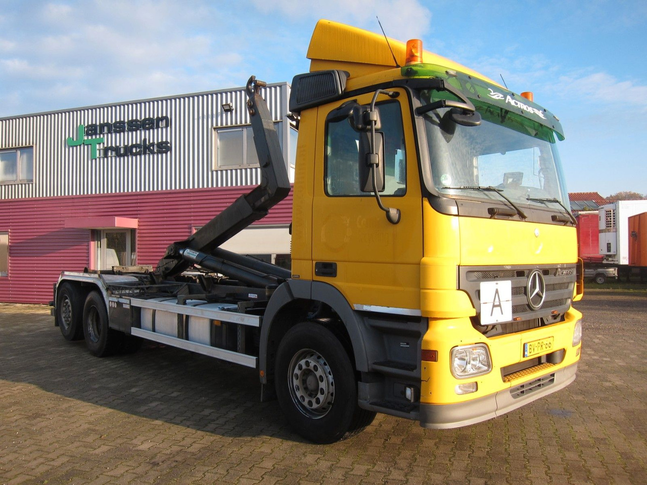 Mercedes-Benz Actros 2536 L 6X2*4 Hiab Multilift 470tkm - Hook lift truck: picture 1 Mercedes-Benz Actros 2536 L 6X2*4 Hiab Multilift 470tkm - Hook lift truck: picture 1