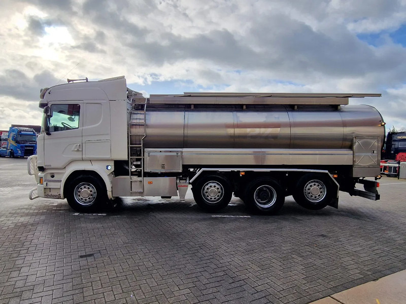 Scania R520 V8 8x2*4 - Tank - 19.000L - 4 compartments - Pump and counter - Retarder - Tank truck: picture 4 Scania R520 V8 8x2*4 - Tank - 19.000L - 4 compartments - Pump and counter - Retarder - Tank truck: picture 4